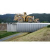 2026_2_feb2_ubermutiger_bagger_balanciert_am_liaunig_museum_knt_1016673180